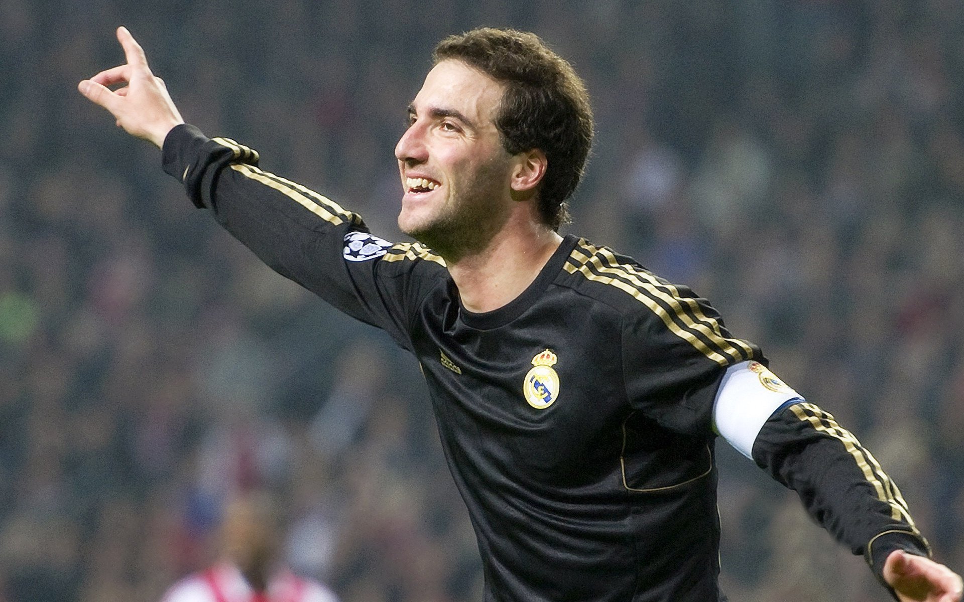 玻利维亚对阵曼城？不，这是马丁内利的舞台—越大越强，越强越疯