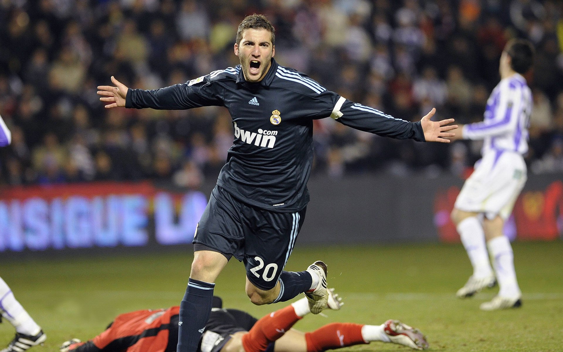 双重震撼夜,美国篮球完胜阿根廷,莱万刷新世纪纪录