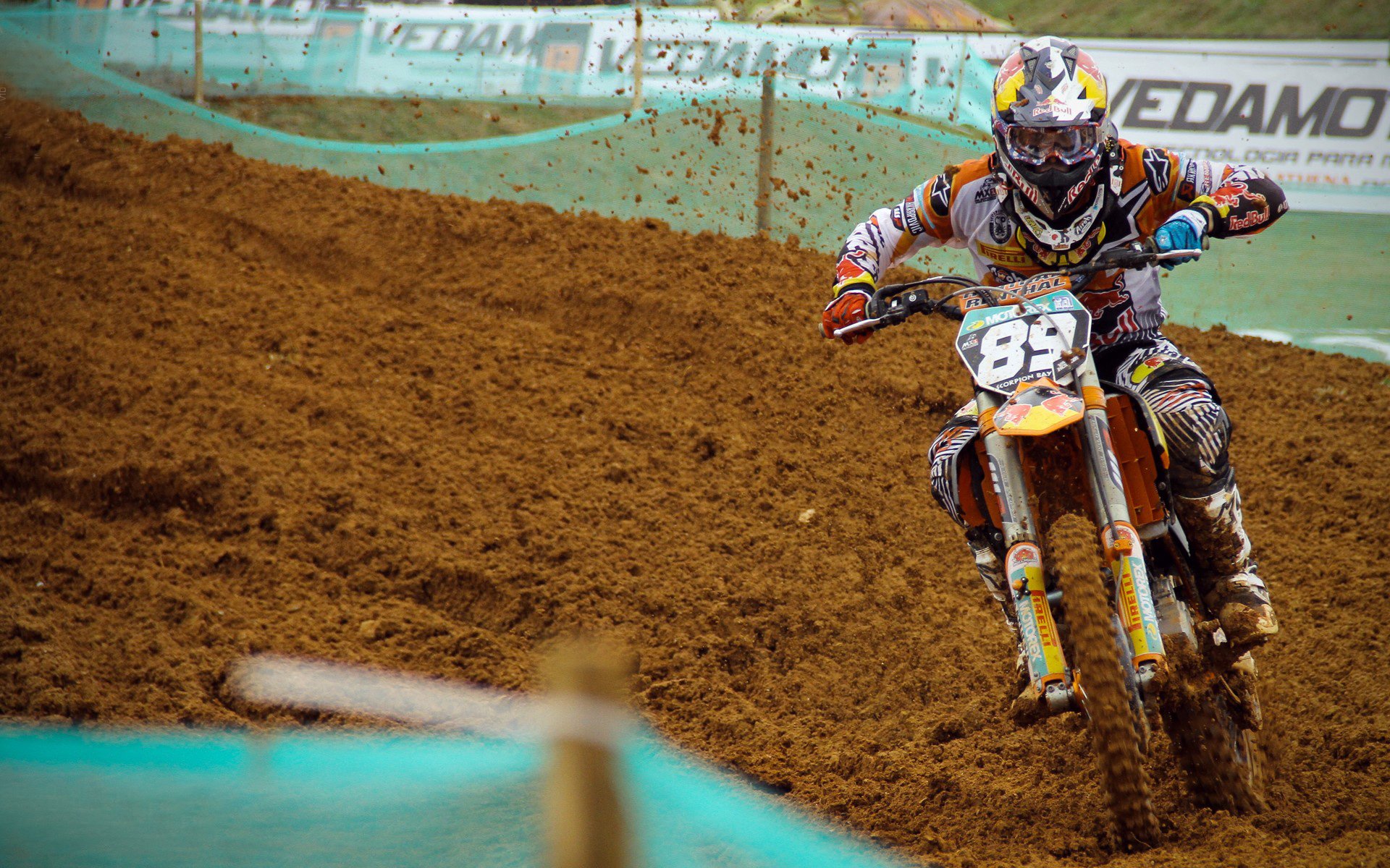 布鲁诺点燃赛场，日本新星导演阿森纳翻盘奇迹